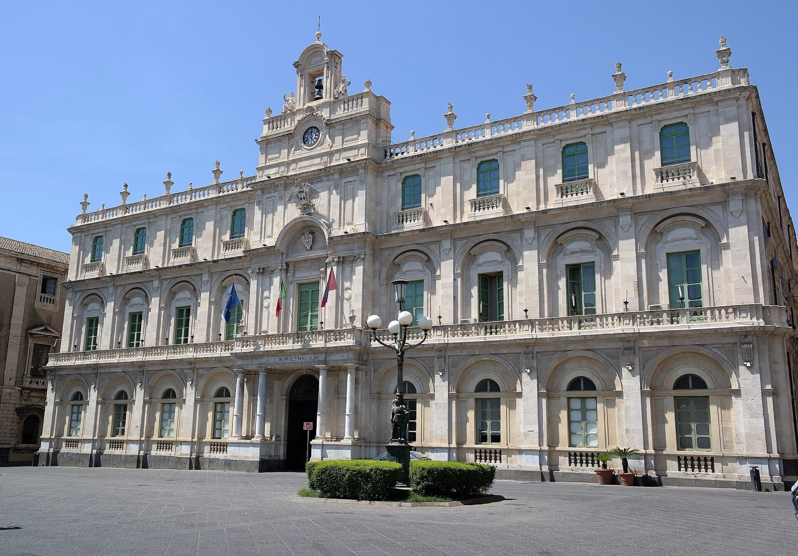 La facciata barocca del Palazzo centrale dell'Università di Catania in piazza Università