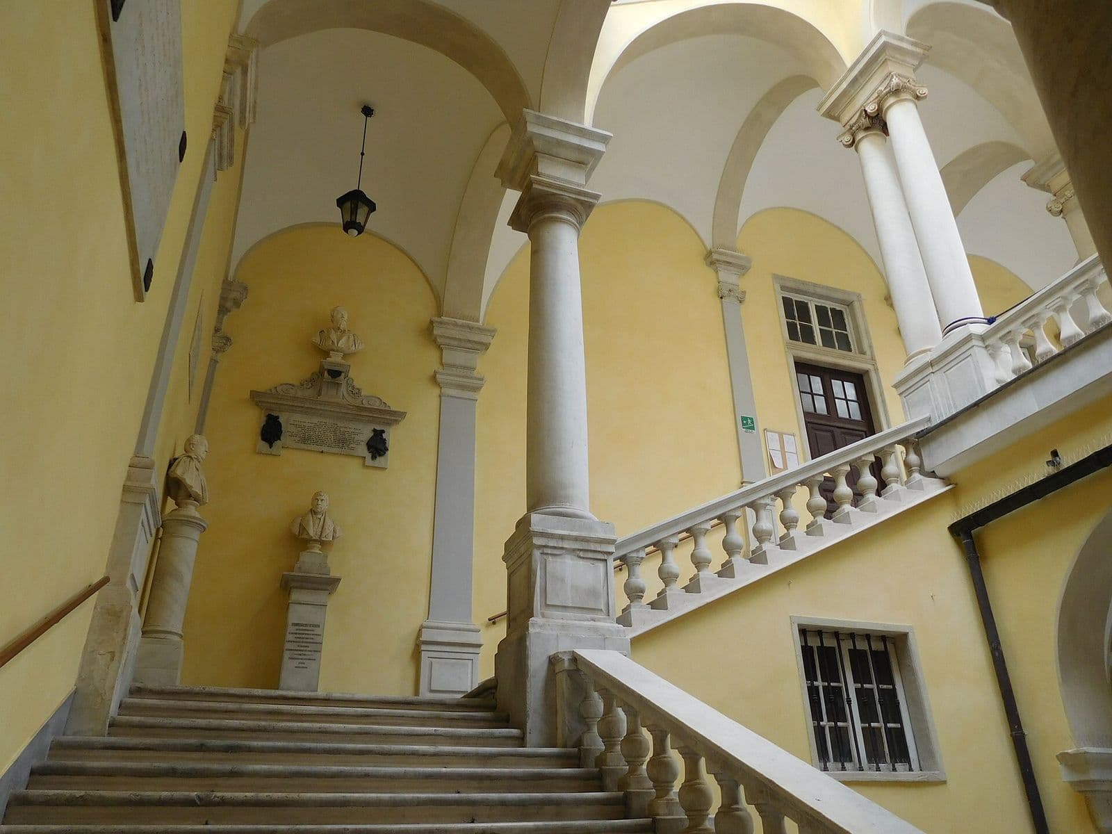 Lo scalone porticato del Palazzo dell'Università in via Balbi, sede storica dell'Università di Genova