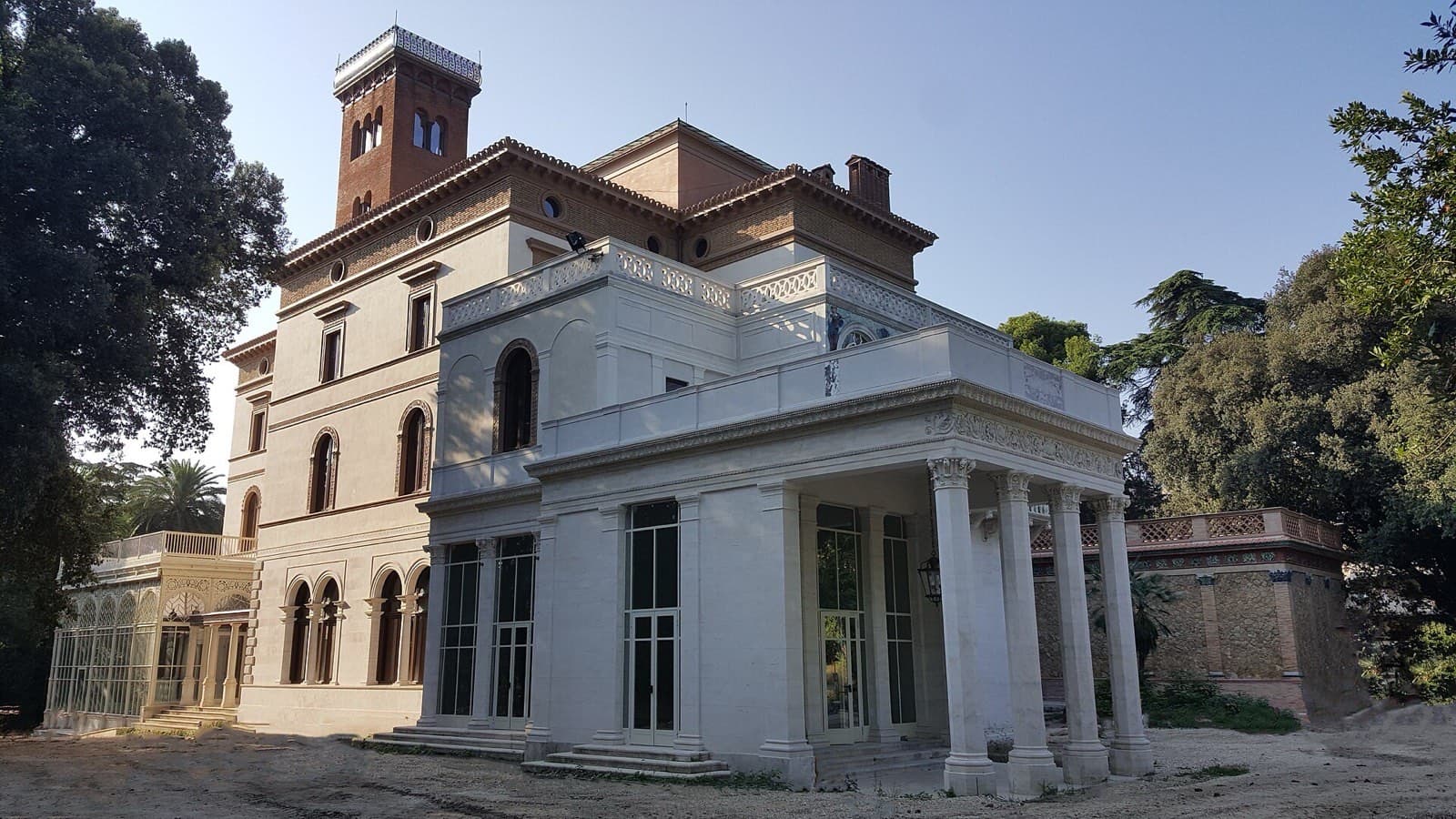 Villa Blanc, la villa ottocentesca con torretta restaurata dalla Luiss, immersa nel verde